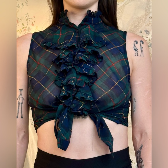 🪅Ralph Lauren Gorgeous Plaid Ruffle Collar Blouse🪅 - Picture 3 of 9